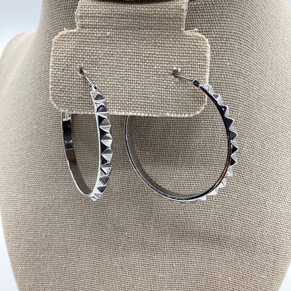 1858. Silver Hoops 1.5" W/ Triangular Pattern Vguc - image 2